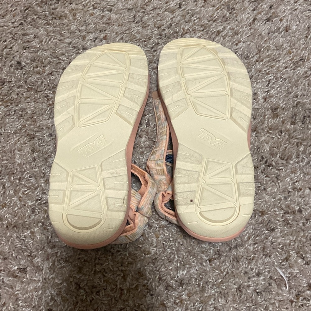 Tevas - Picture 2 of 4